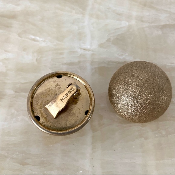 Vintage Marino signed gold dome ball earrings clip on classic minimalist mod - Picture 3 of 3